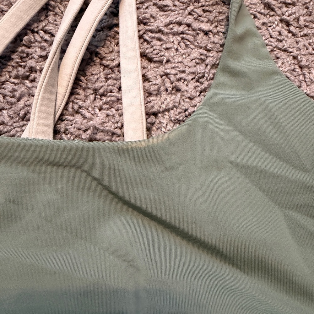 Lululemon women’s energy bra size 6 - Picture 2 of 5